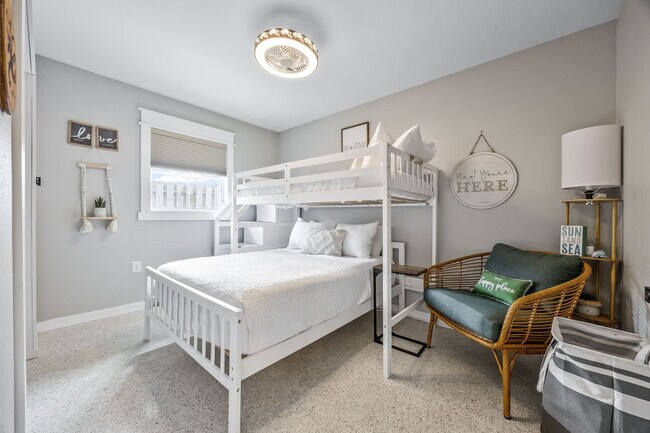 Building Photo - 366 W Osceola Ln