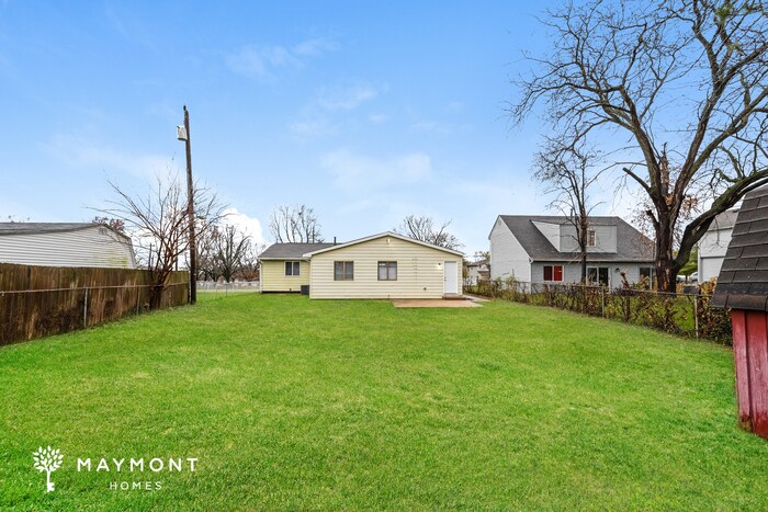 Building Photo - 1663 W Kemper Rd