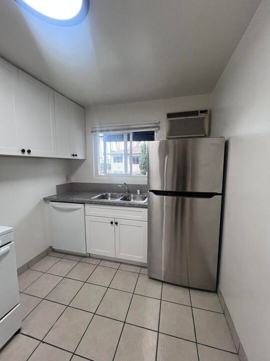 Interior Photo - 5855 Carlton Way,
