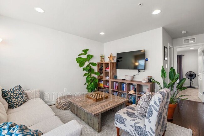 Building Photo - 5136 Randolph Rd