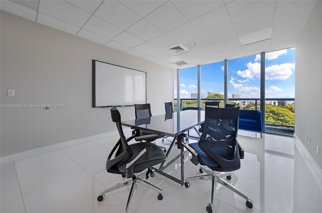 Building Photo - 601 NE 36th St