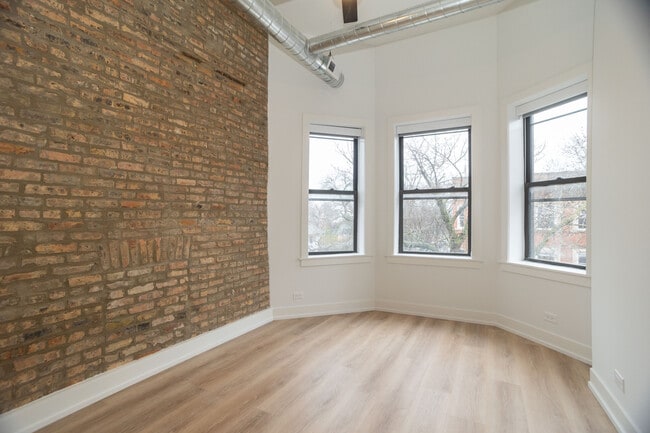 Building Photo - 2256 N Sawyer Ave