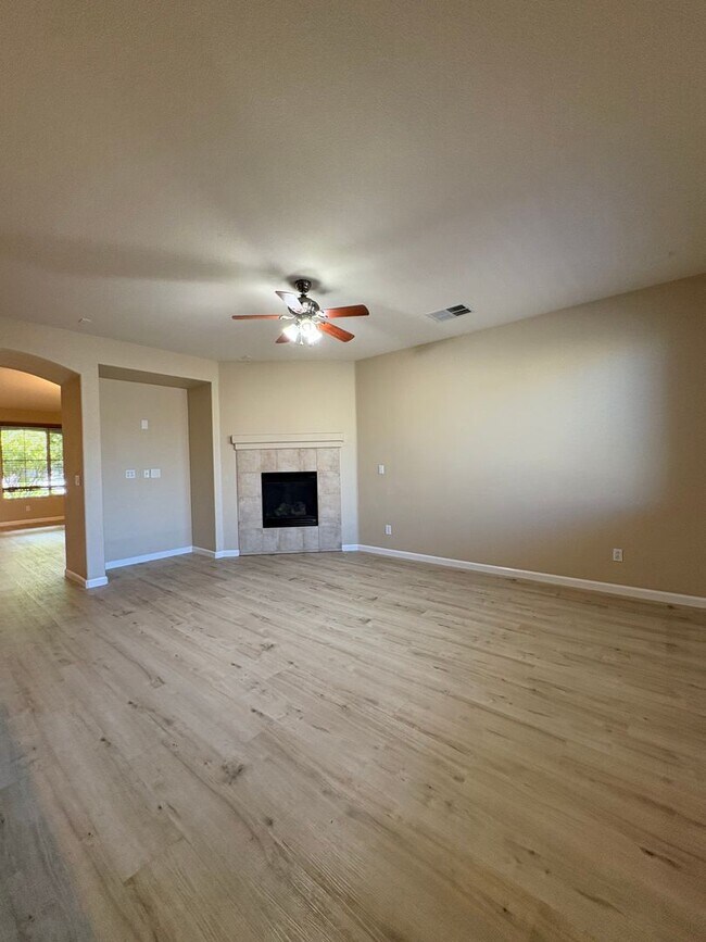 Building Photo - 684 Whitfield Ln