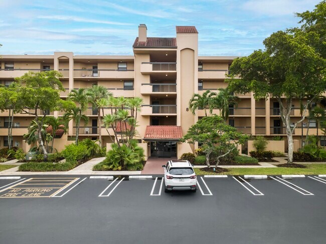 Building Photo - 500 Egret Cir
