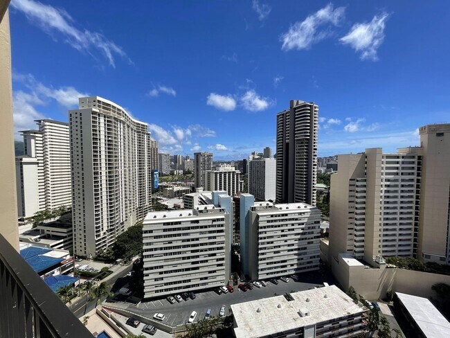 Building Photo - Waikiki, Pet Friendly. Central AC