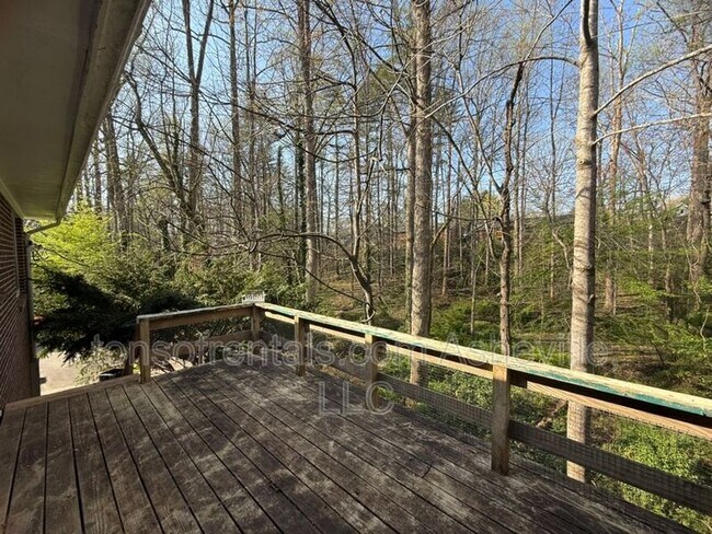 Building Photo - 161 Dogwood Dr