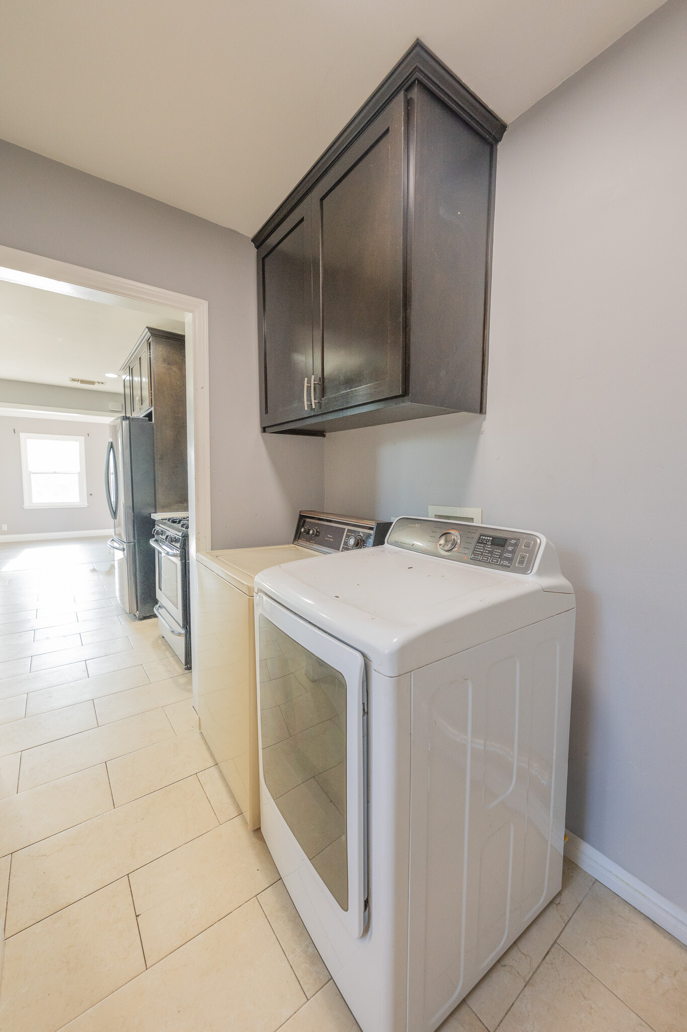 Building Photo - 14947 Chatsworth St