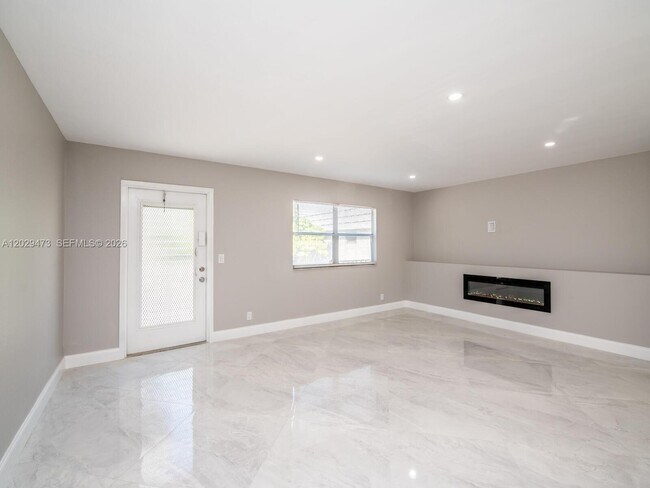 Building Photo - 718 Brittany Park