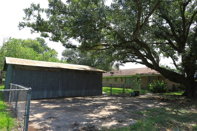 Building Photo - 1603 Avenue D