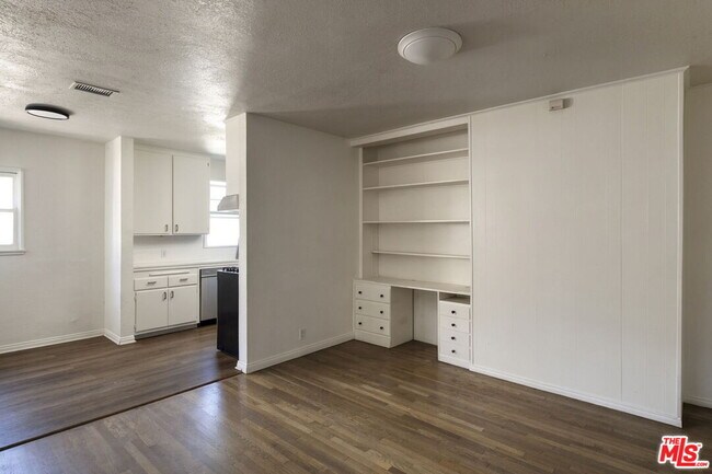 Building Photo - 6315 Craner Ave