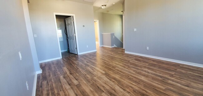 Building Photo - 811 Parker Den Dr