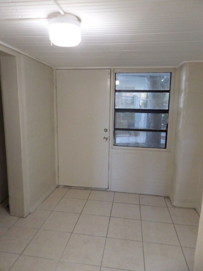 Building Photo - 2242 23rd Ave S