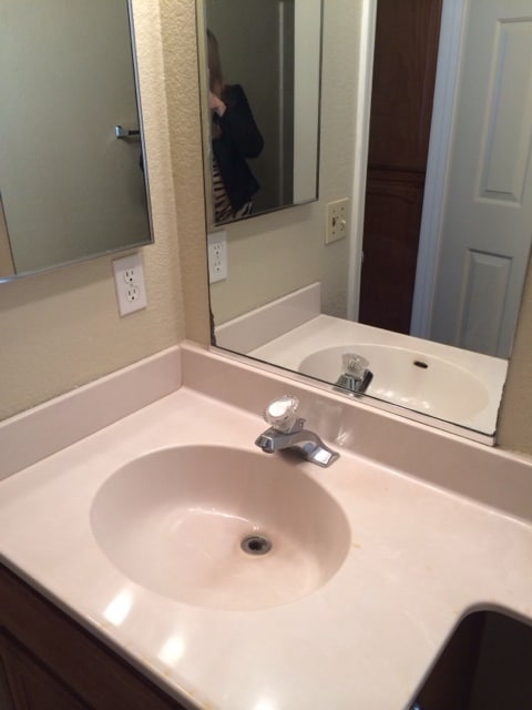 Building Photo - 384 Chestnut St