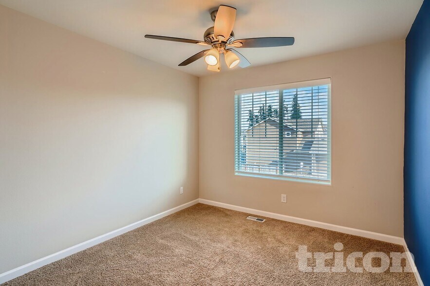 Building Photo - 884 Sigrist Dr E