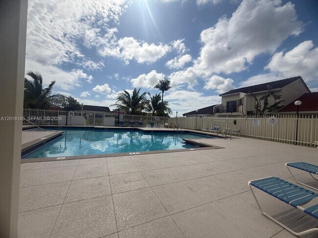 Building Photo - 1004 San Remo Cir