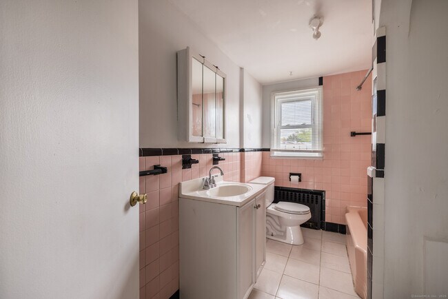 Building Photo - 436 Sedgewick Ave