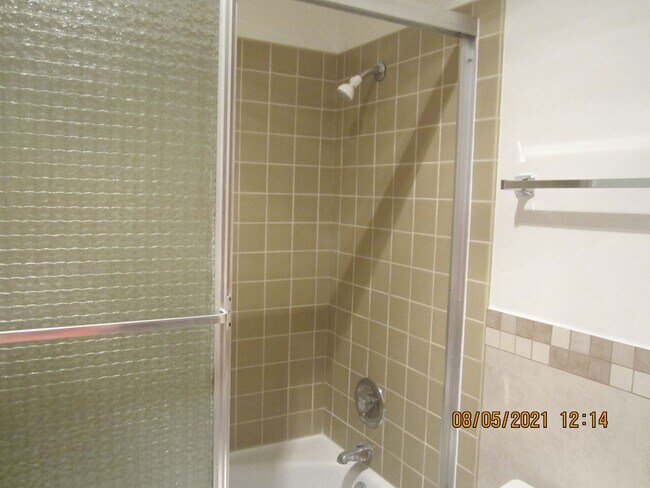 Building Photo - 2 br, 1 bath House - 4314 UNIVERSITY AVE #8