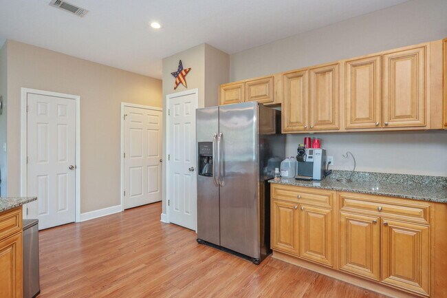 Building Photo - 406 Arbor Lake Dr