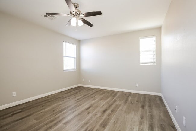 Building Photo - 5836 Sierra Cliff St