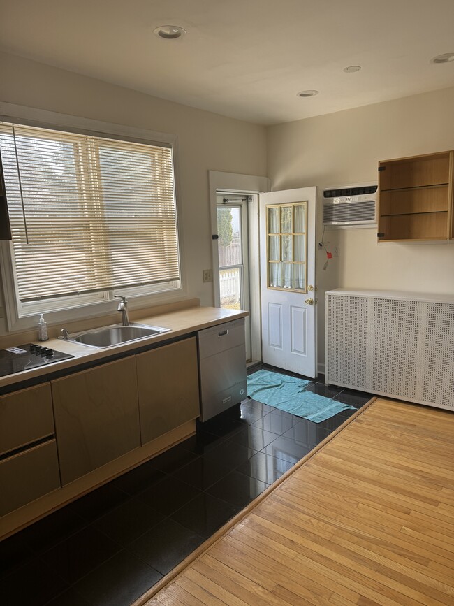 Building Photo - 2101 Schiller Ave