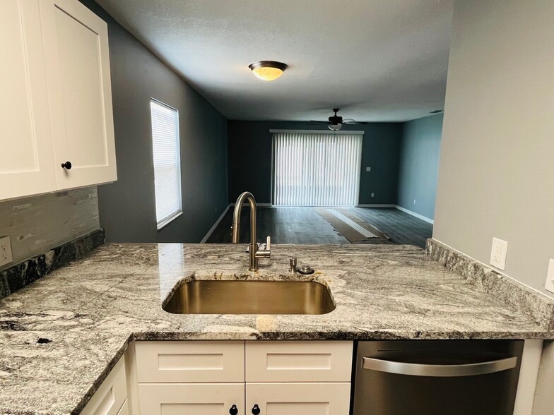 Building Photo - 1605 Cobbler Dr