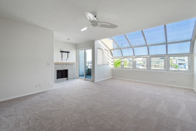 Building Photo - Stunning Waterfront Townhome in Huntington Beach!