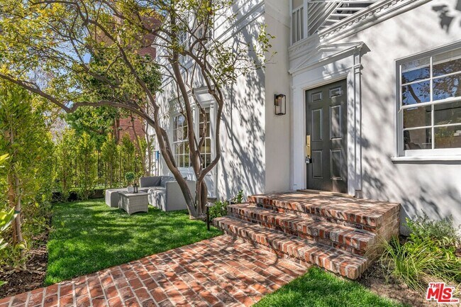 Building Photo - 135 S Linden Dr