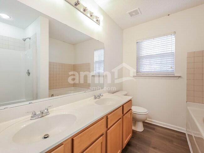 Building Photo - 704 Bent Hollow Ct