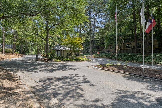 Building Photo - 140 Amherst Pl NW