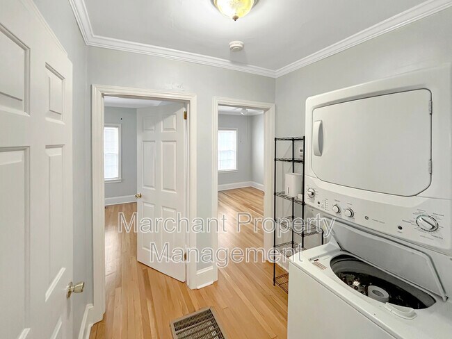 Building Photo - 661 Ravenel St