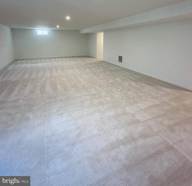 Building Photo - 151 Capulet Ct