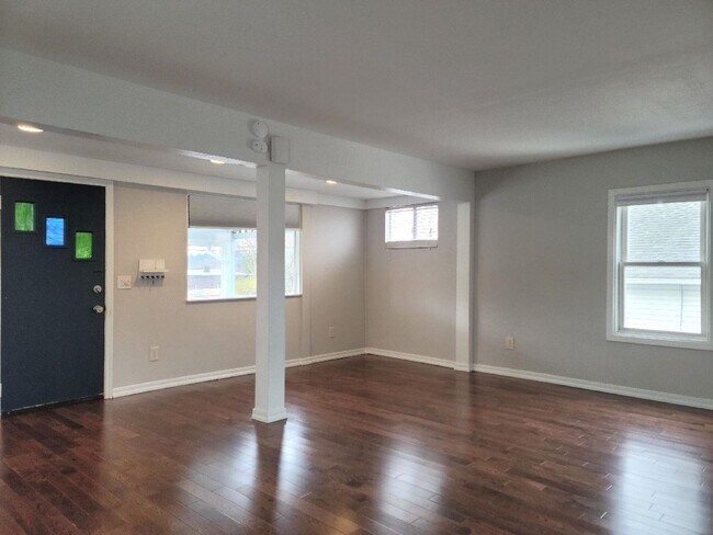 Building Photo - 2124 7th St
