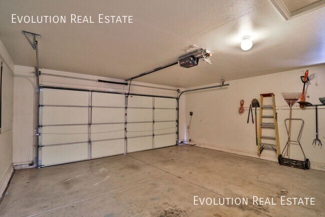 Building Photo - 3226 E Sequoia Dr