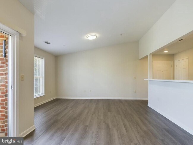 Building Photo - 302 Baughmans Ln