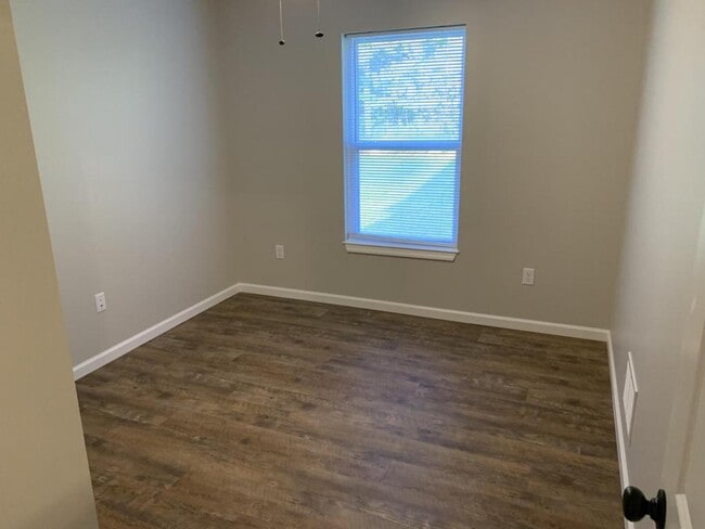 Building Photo - 911 Boulder Creek Estates