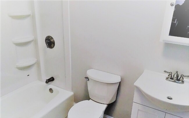 Building Photo - 9 Strawberry Bank Rd