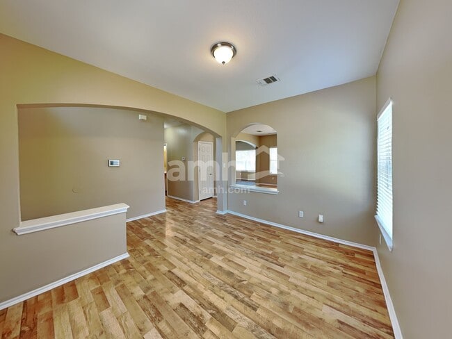 Building Photo - 149 Ashwood N