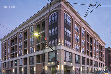 Building Photo - Top floor one bedroom in River Market