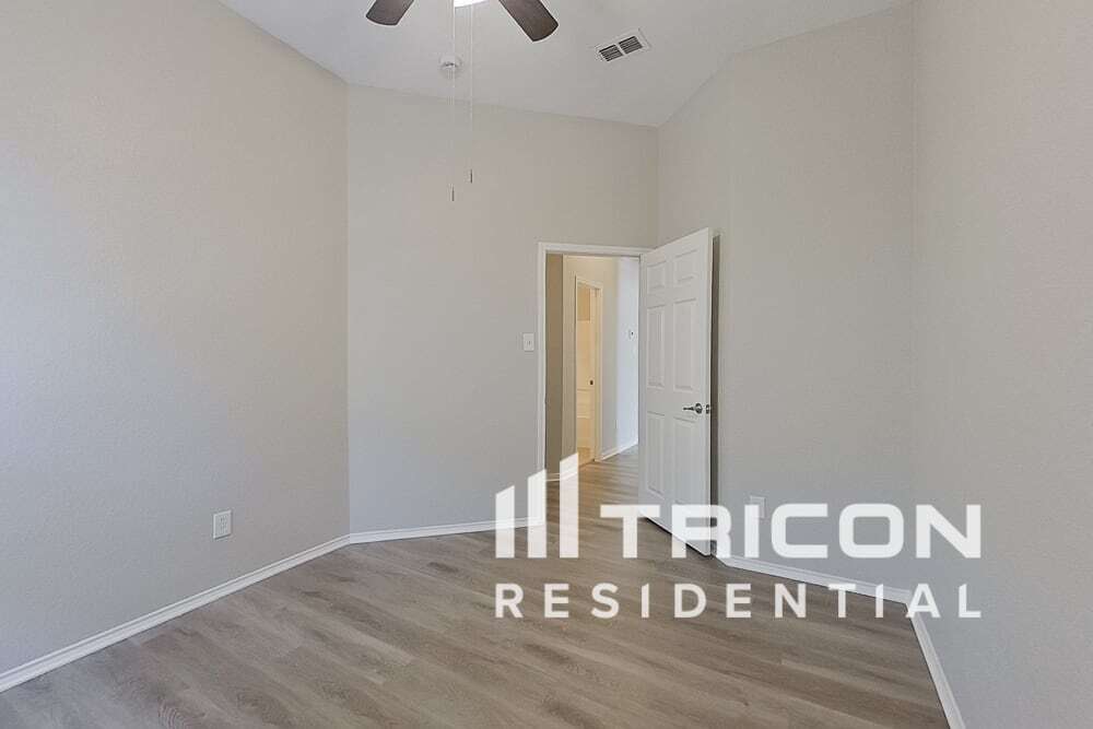 Building Photo - 2213 Wakecrest Dr