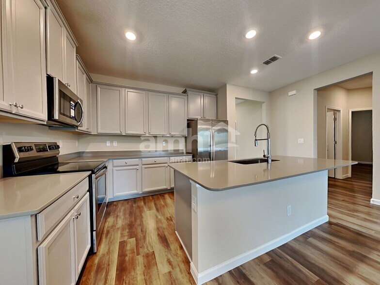 Building Photo - 151 Hemlock Point