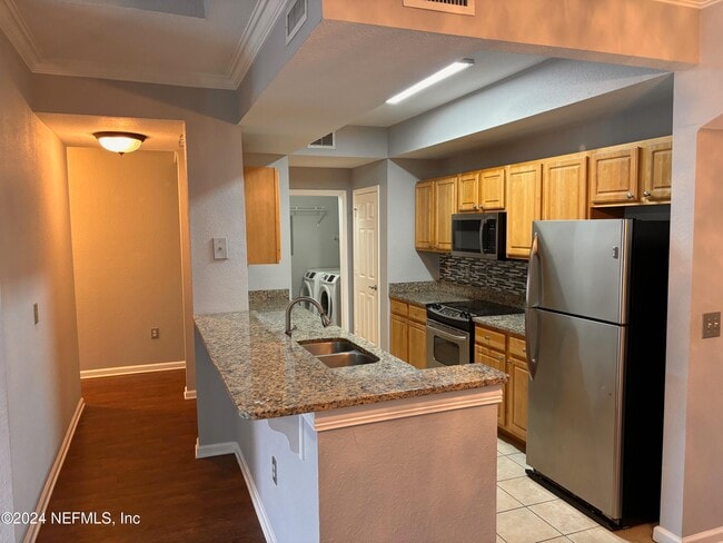 Building Photo - 10075 GATE N Pky