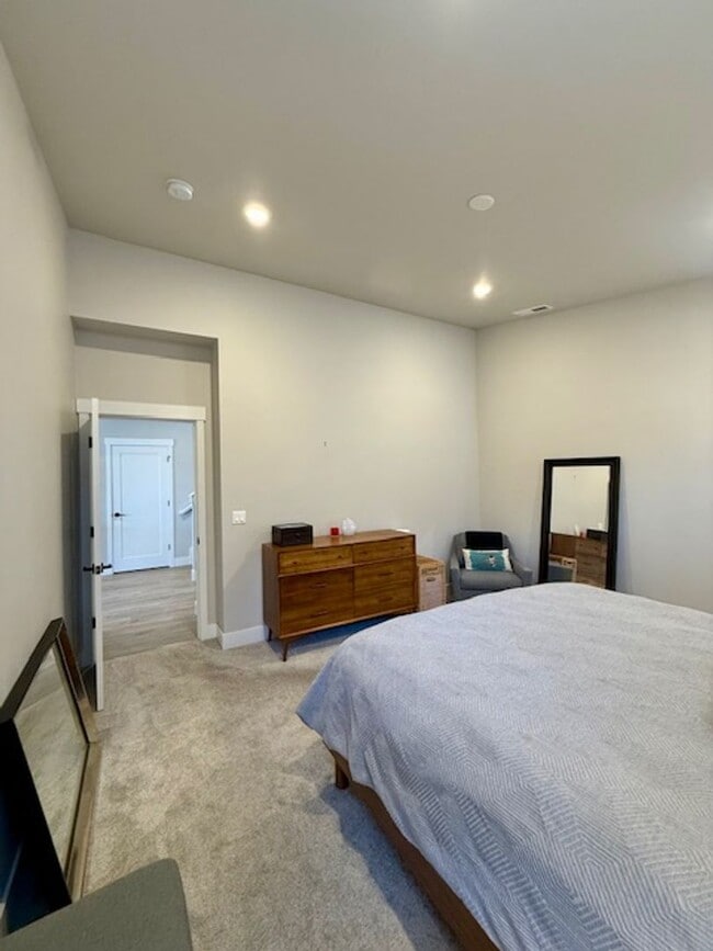 Building Photo - Beautiful Easton 3 Bedroom Home | Primary Suite on Main | Loft + A/C | Community Pools & Amenities