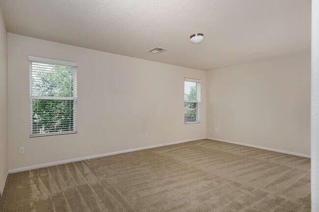 Building Photo - 9960 Hyacinth Way
