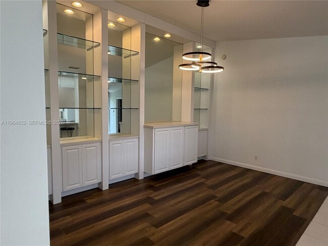 Building Photo - 8270 Eleuthera Ln