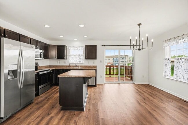 Building Photo - 700 Admiral's Quay Dr