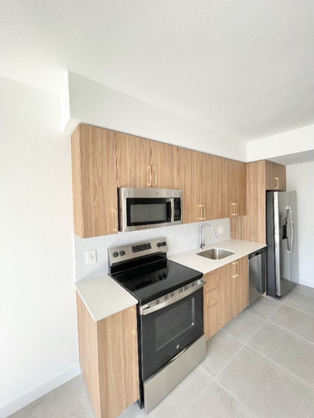 Building Photo - 1901 Van Buren St