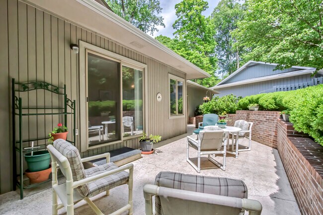 Building Photo - 260 Chuniloti Way