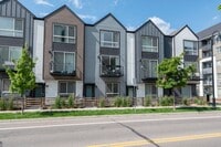 Building Photo - Modern Townhome Living in Lakewood – $2,65...