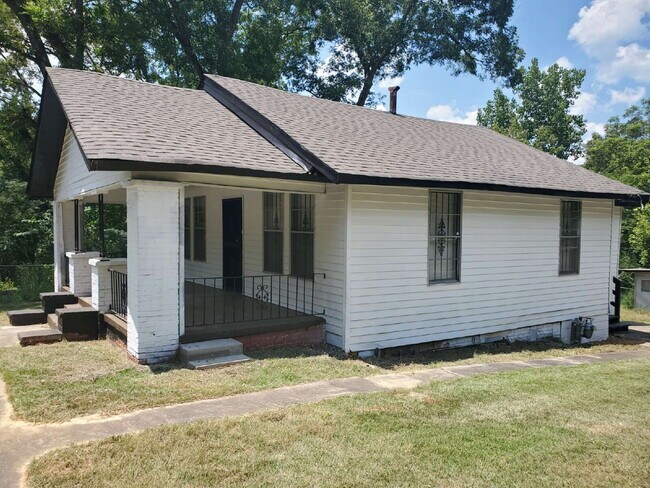 Building Photo - 320 Macon St