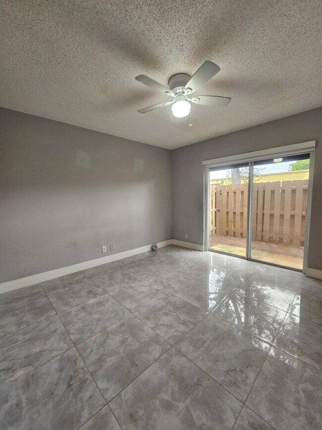 Building Photo - 331 Cypress Way W